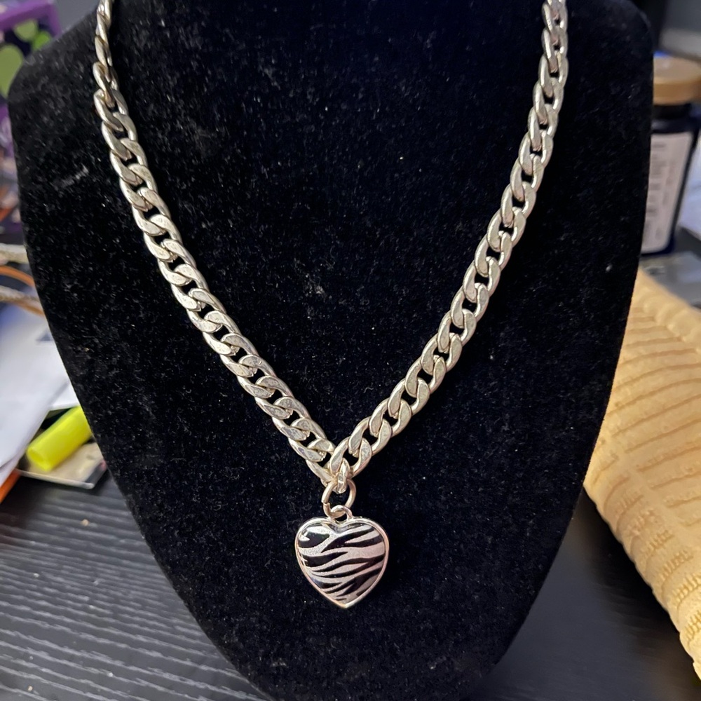 💜3 for $15 Silver Heart Pendant Necklace This is at it’s lowest price